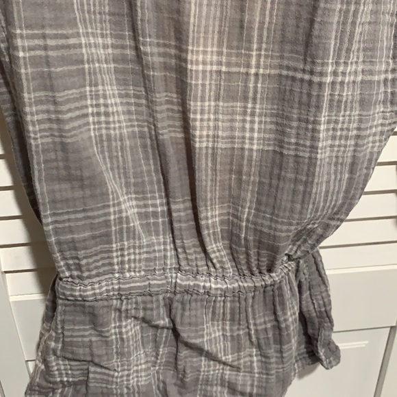Old Navy Gray & white plaid flannel with waist tie - Picture 8 of 9